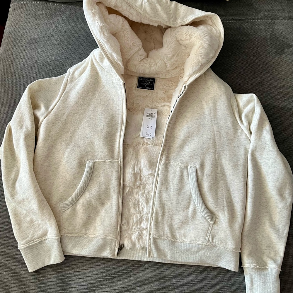 NWT - Abercrombie & Fitch Cream Faux Fur Interior Jacket/Sweatshirt - Picture 2 of 7